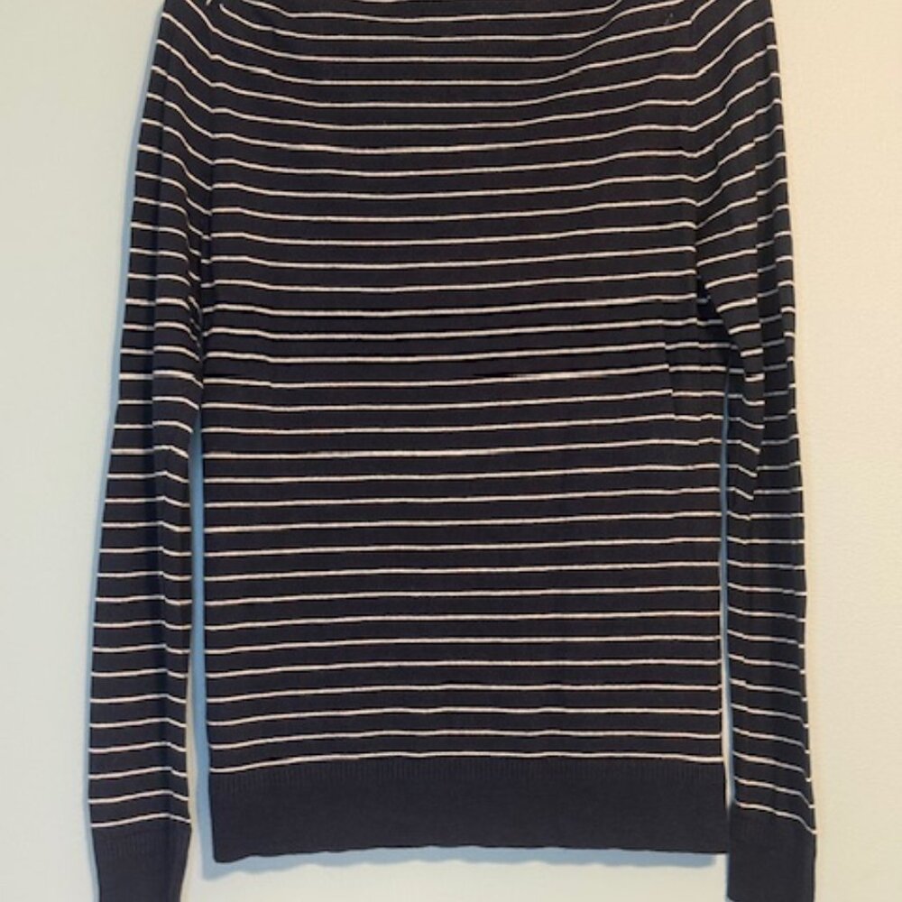 Banana Republic "Hello Weekend" Striped Navy Crewneck Sweater - Size Small - Picture 4 of 8